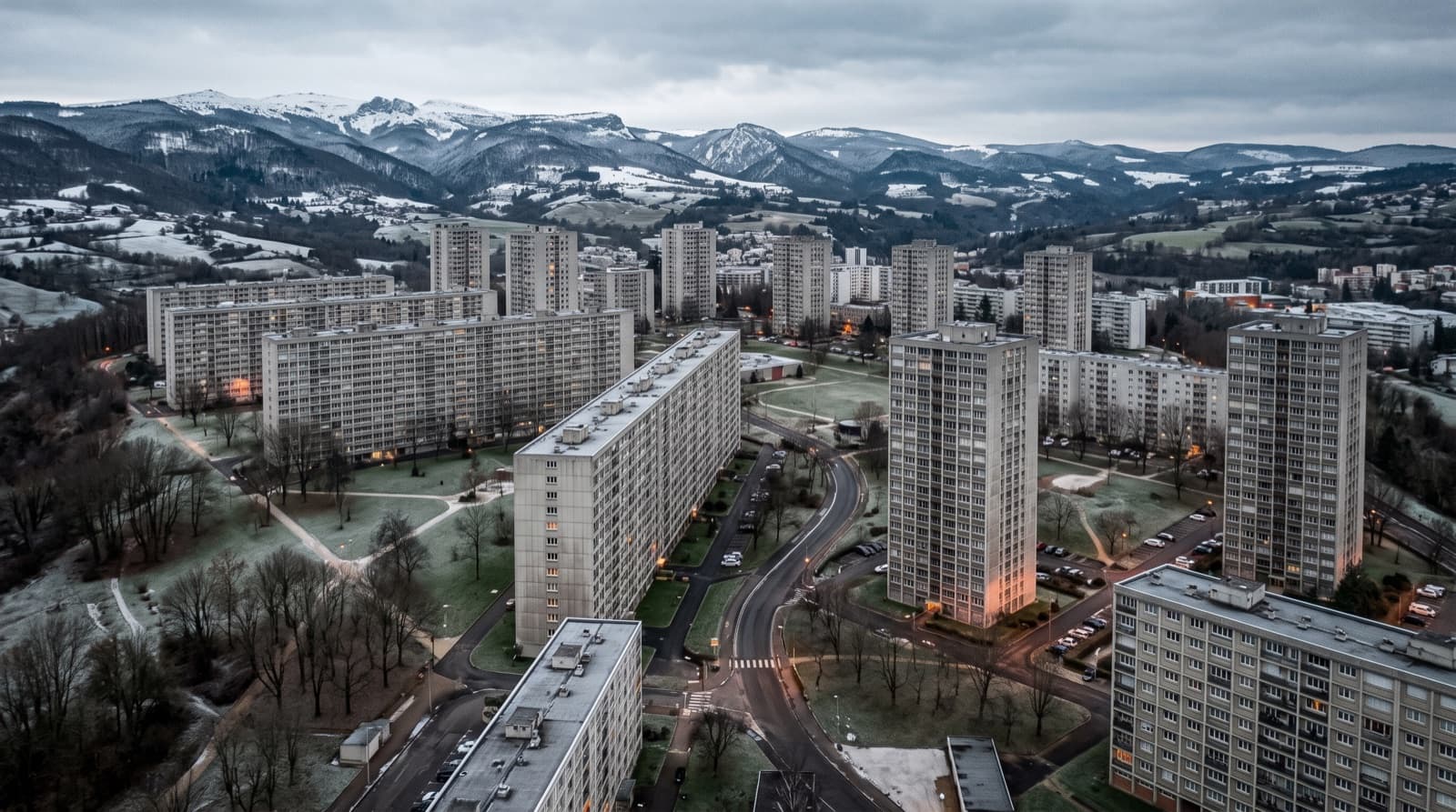 Grands ensembles de Firminy-Vert vus depuis les hauteurs par temps d'hiver